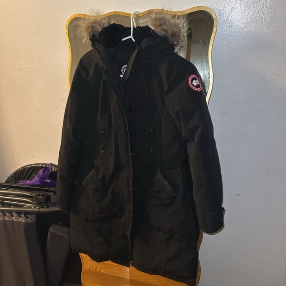 Authentic 🇨🇦 Canada goose jacket - Picture 7 of 17